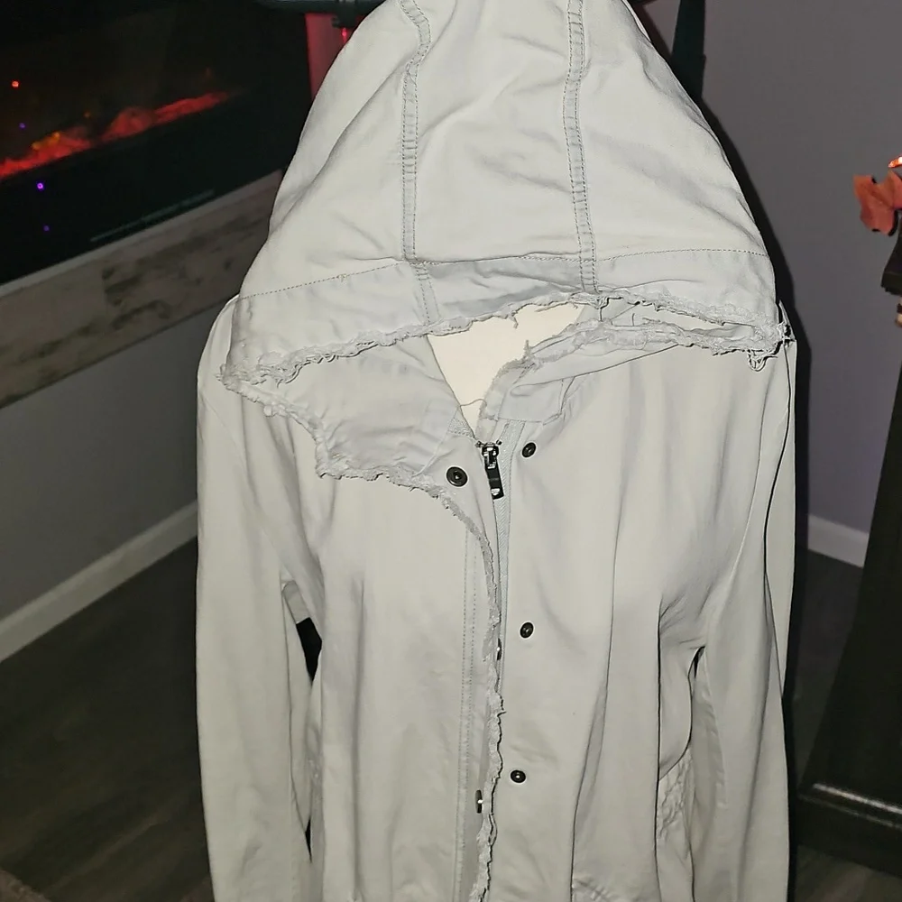 🤍SPRING,Womens beautiful light colored denim fall jacket sz LG. LA Coalition.💙